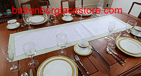 Table runer. White with Winter Pear. 17x72" - Click Image to Close
